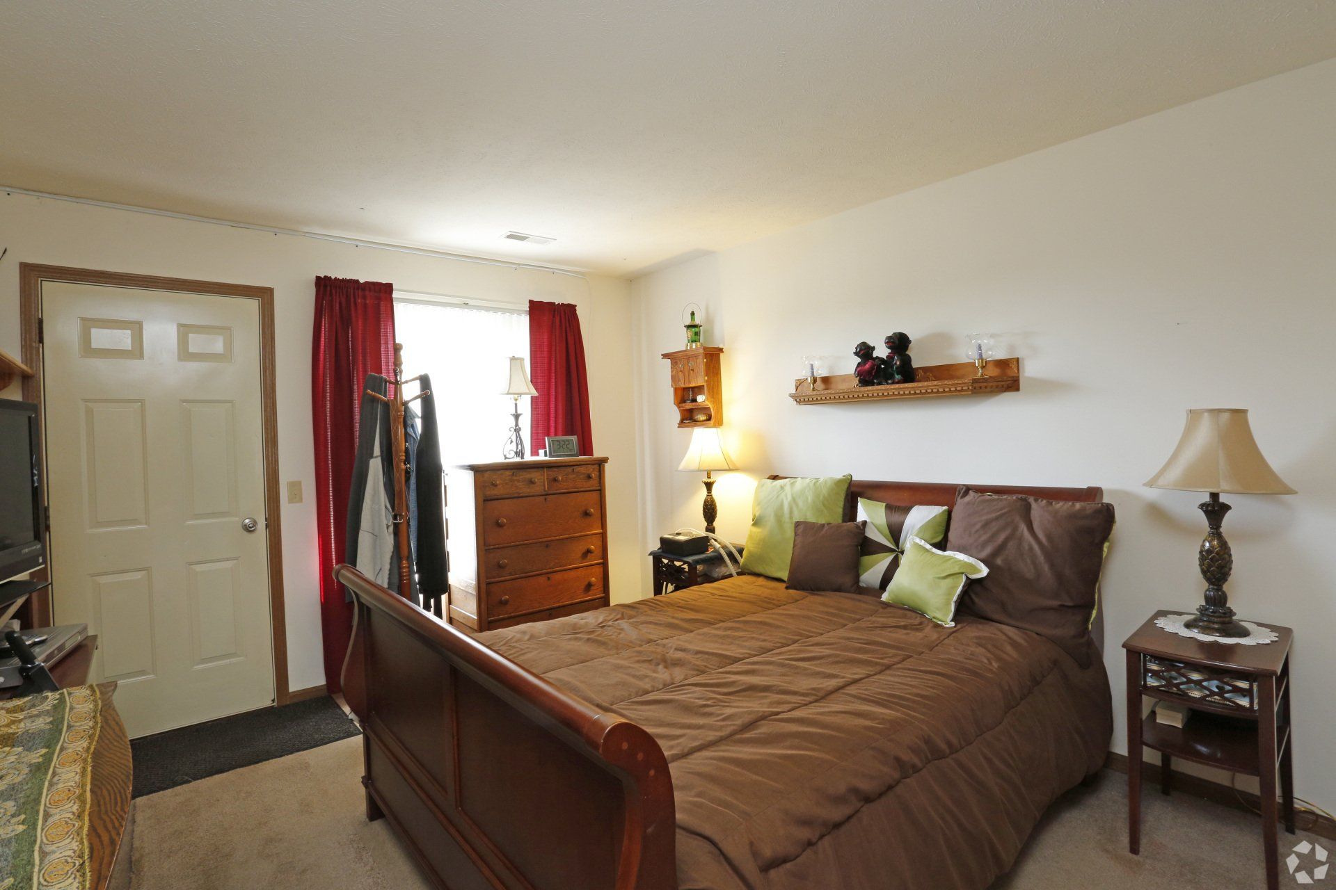 Lakeview Apts interior