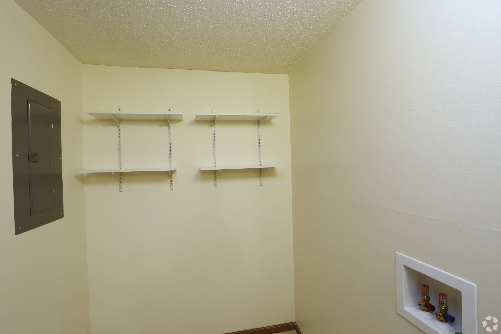 Mallard and HI-TEC Apts interior