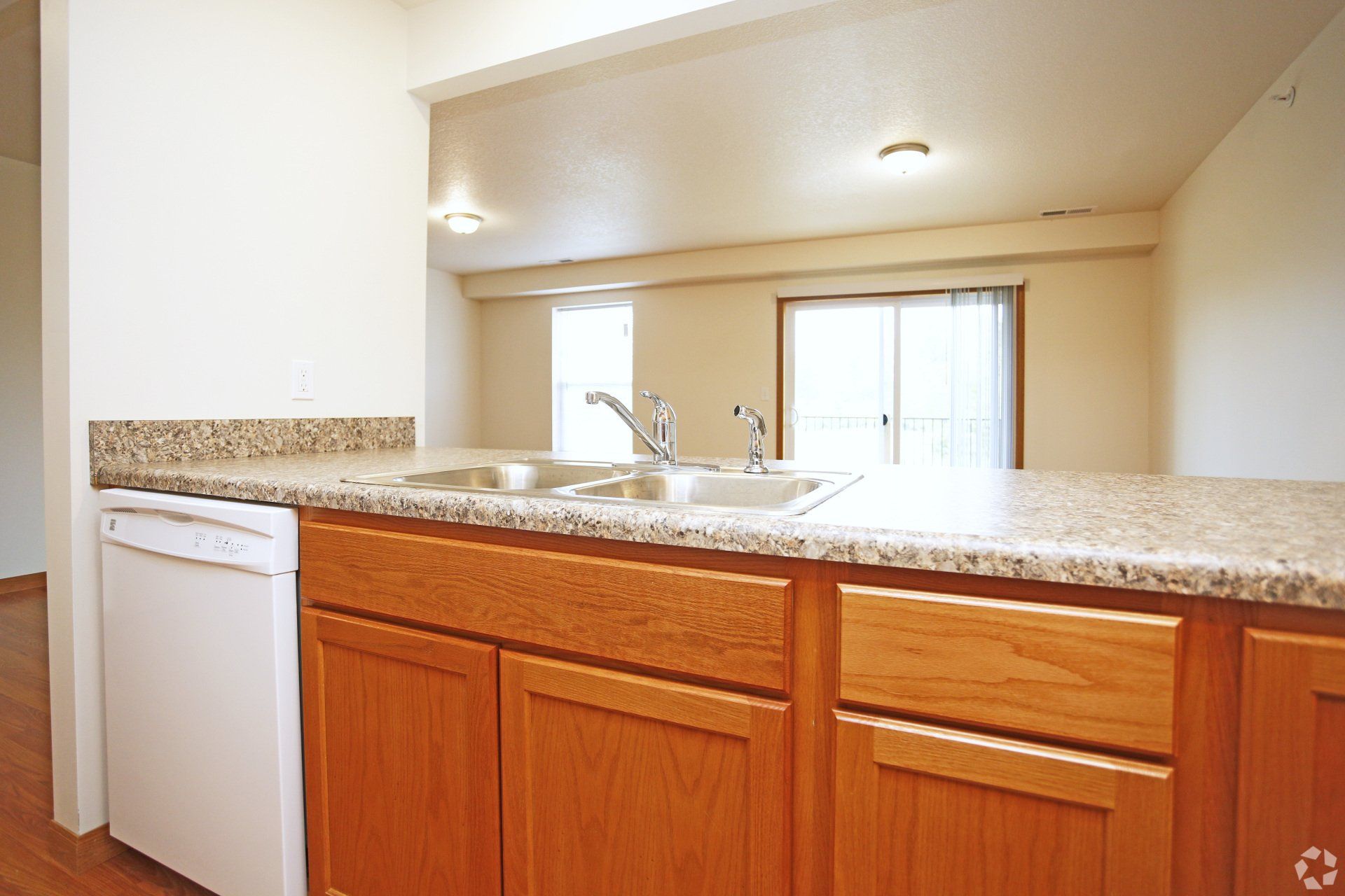Lakeview Apts interior