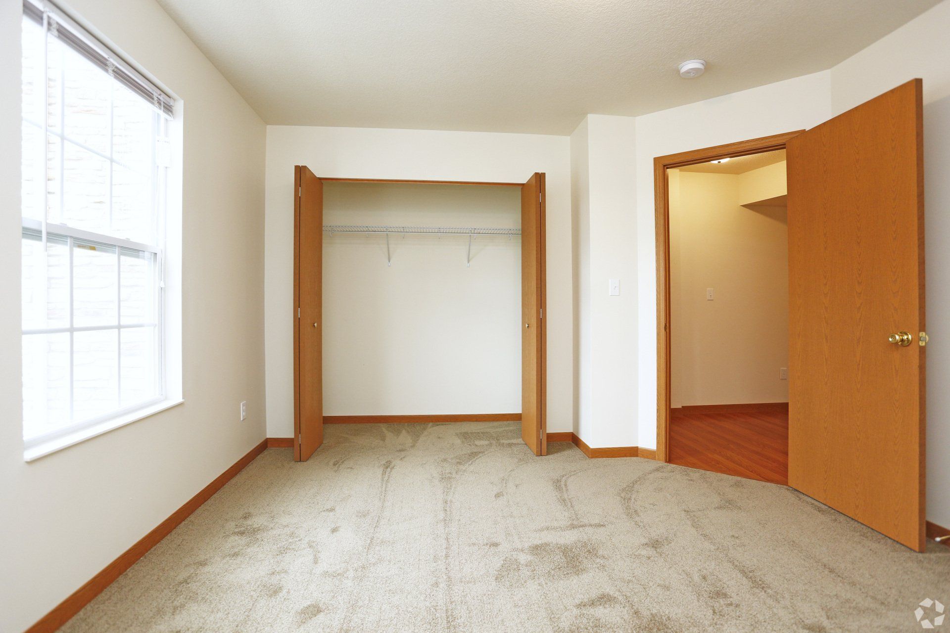 Lakeview Apts interior