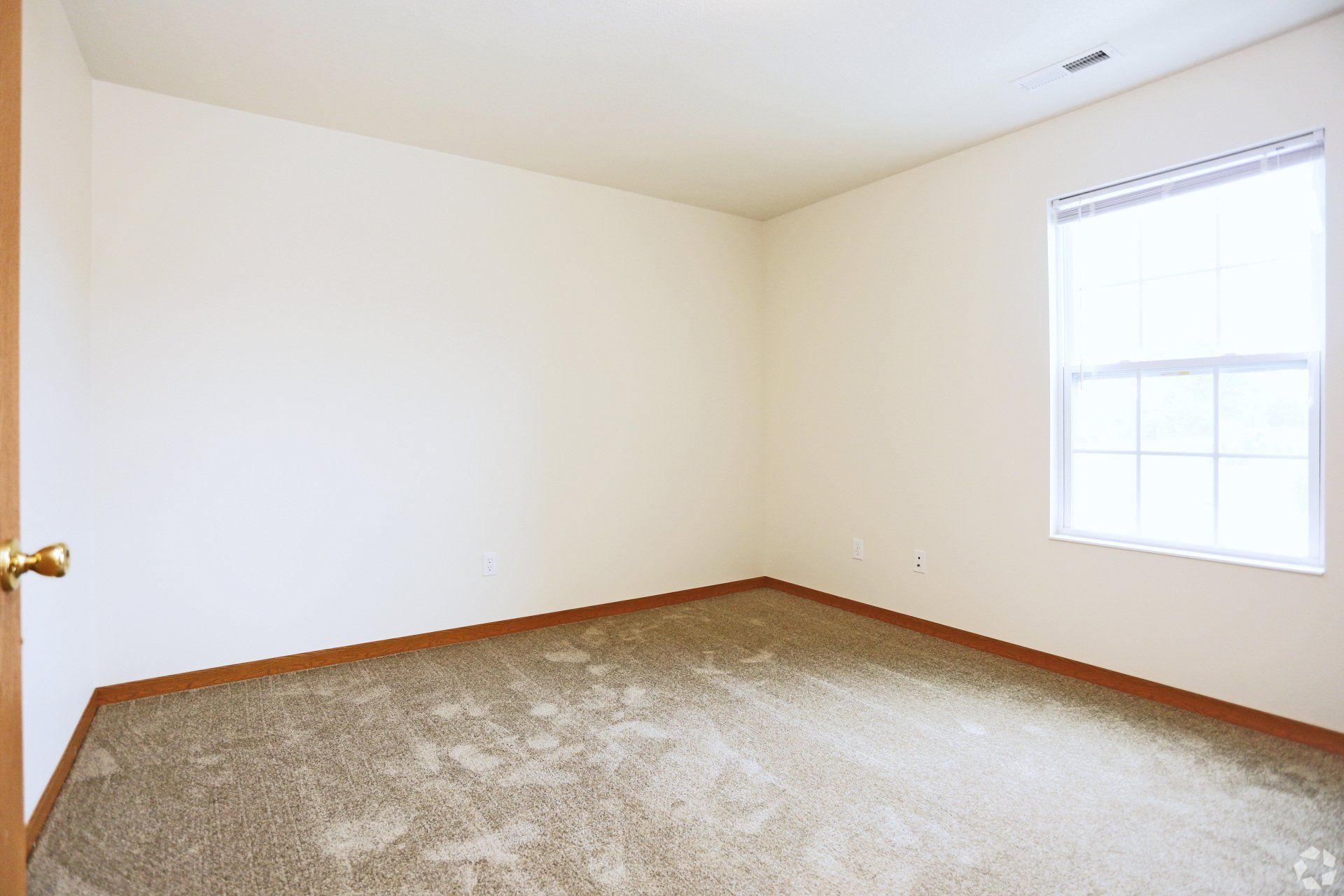 Lakeview Apts interior
