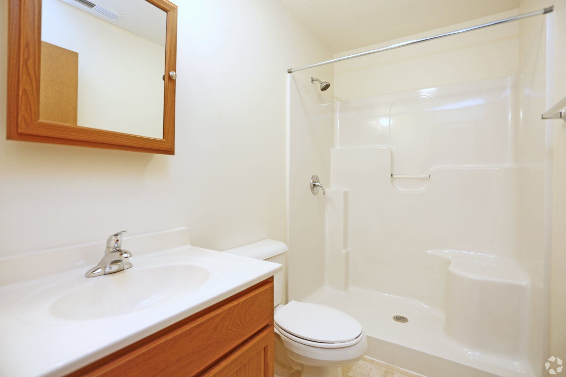 Lakeview Apts interior
