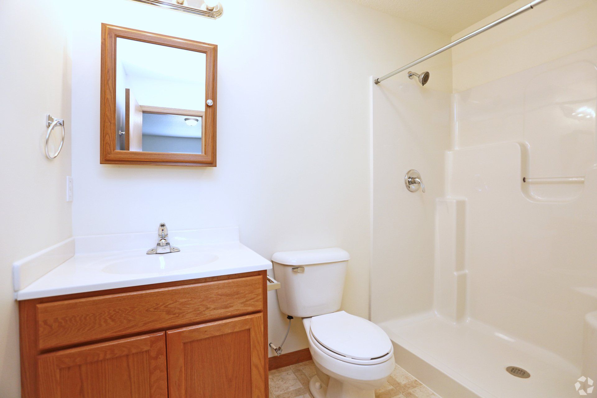 Lakeview Apts interior