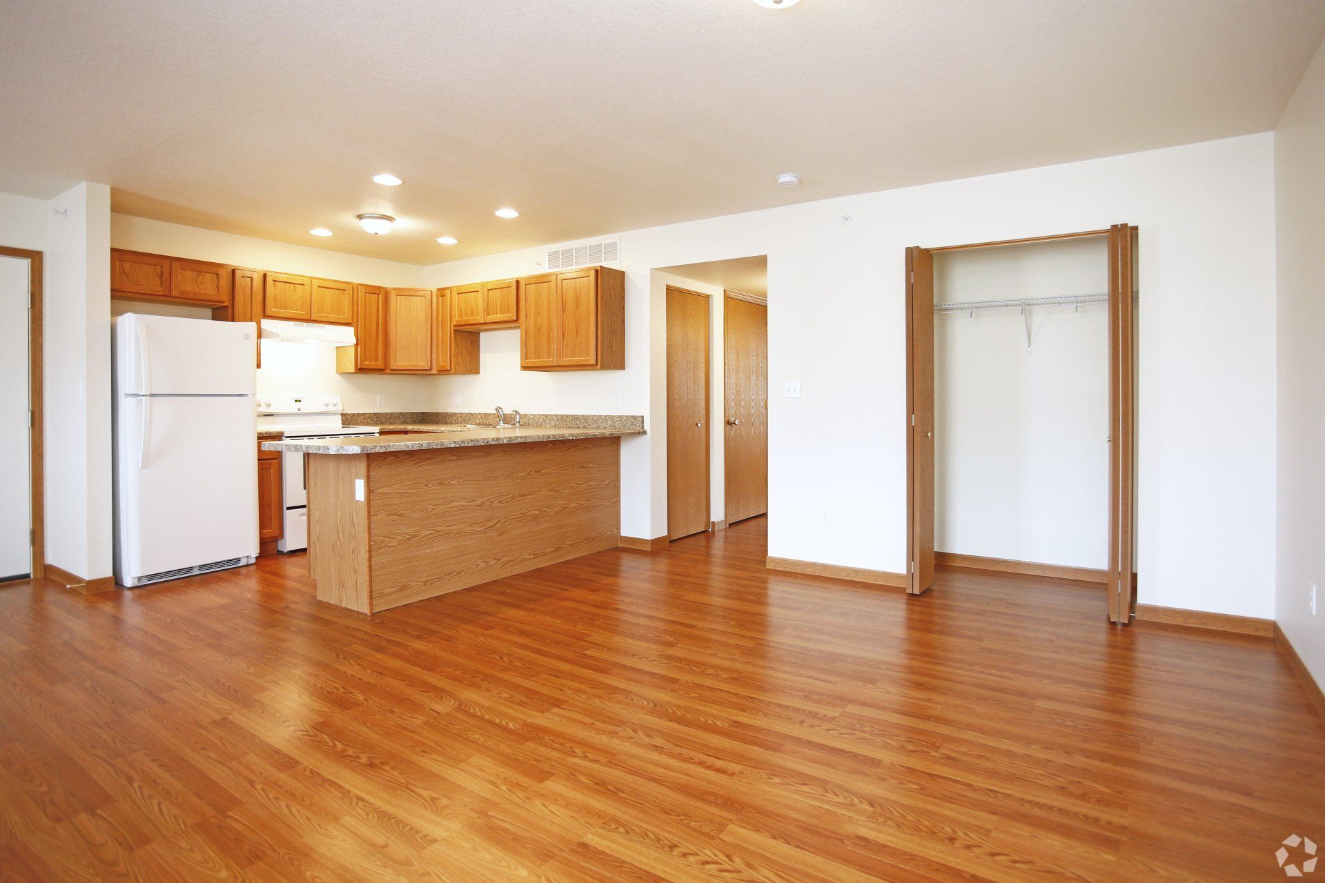Lakeview Apts interior