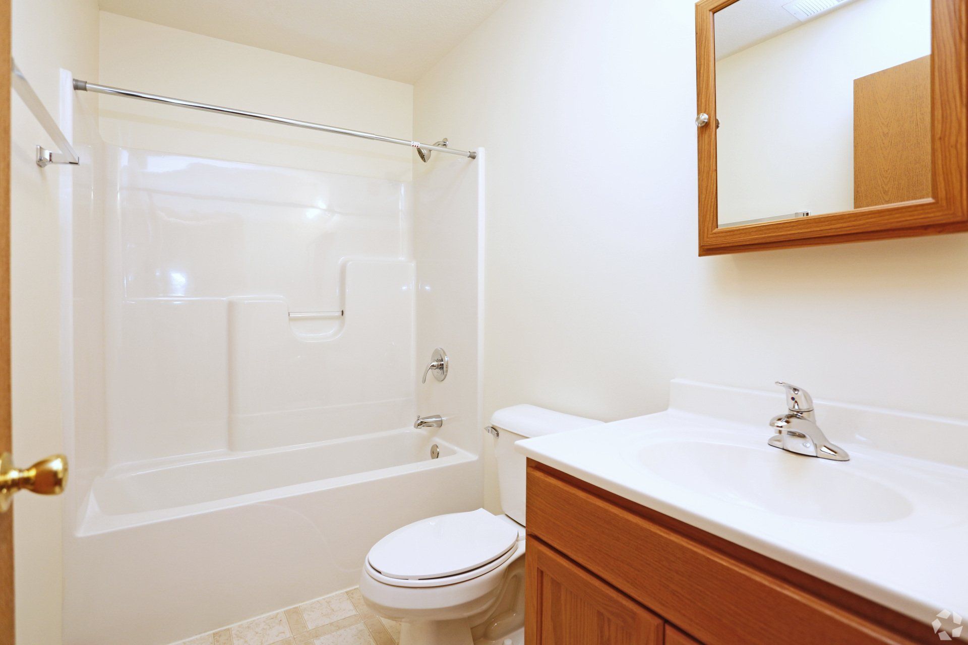 Lakeview Apts interior