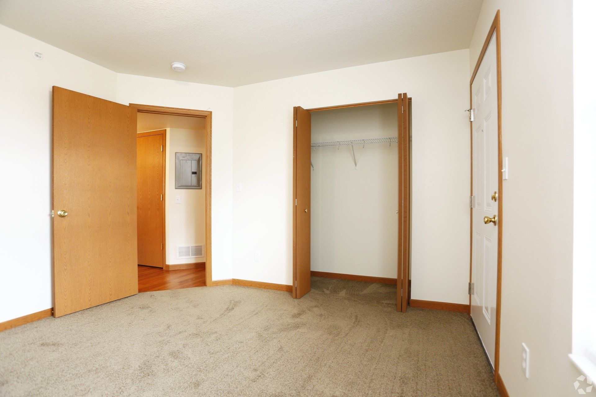 Lakeview Apts interior