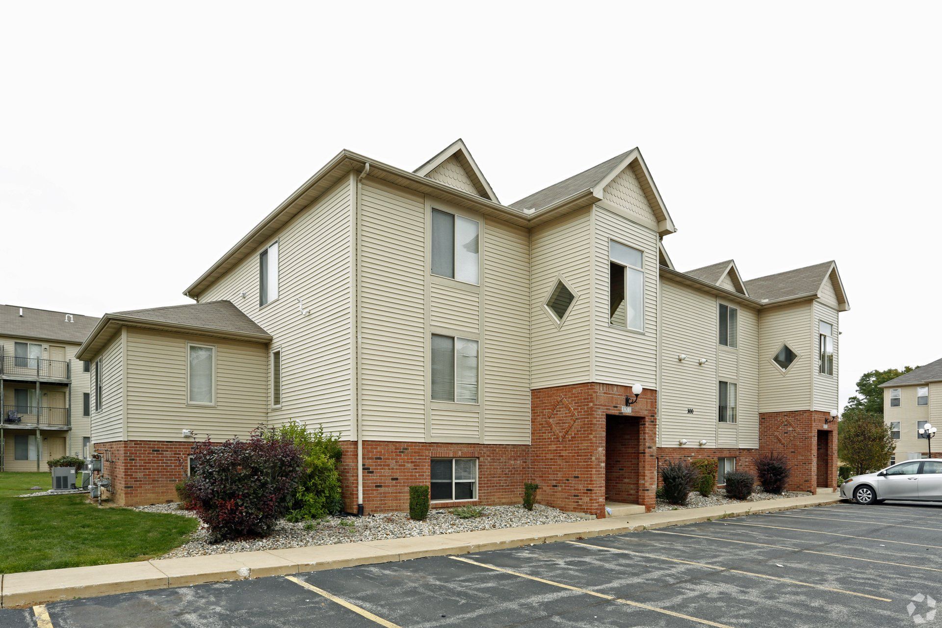 Lakeland Villa Apts exterior