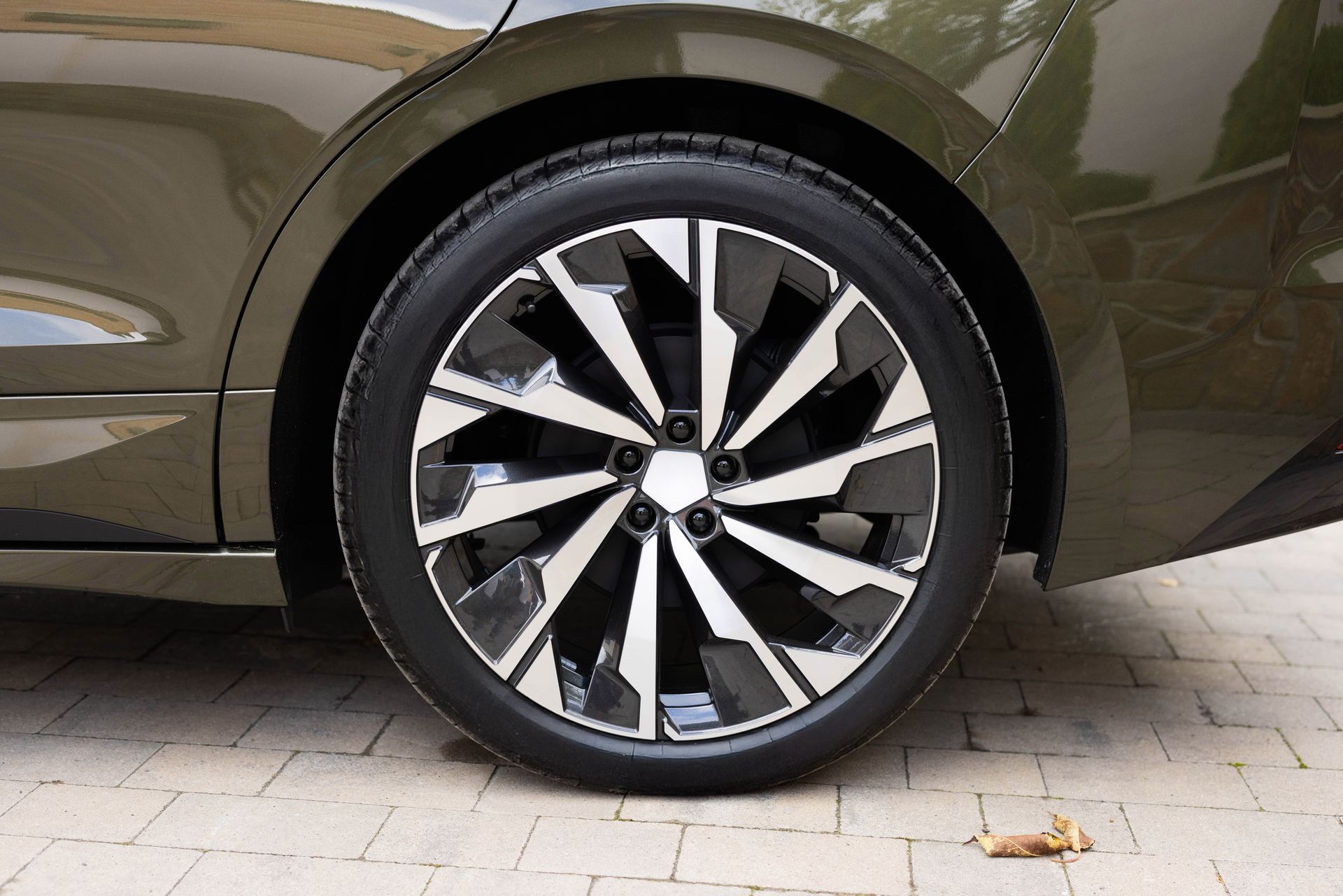 Choosing EV Tires? What To Look For And Why | Diamond Head Motors Ltd