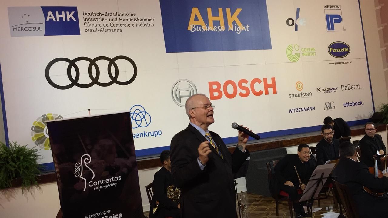 Palestra com orquestra e maestro e Alexander Baer Concertos  empresariais