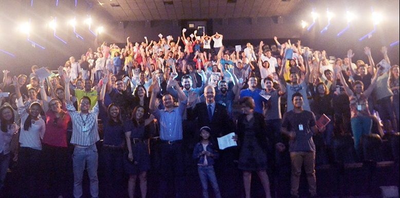 Palestra Alexander Baer com orquestra e sintonia com o sucesso