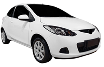 Mazda 2 hatchback blanco.