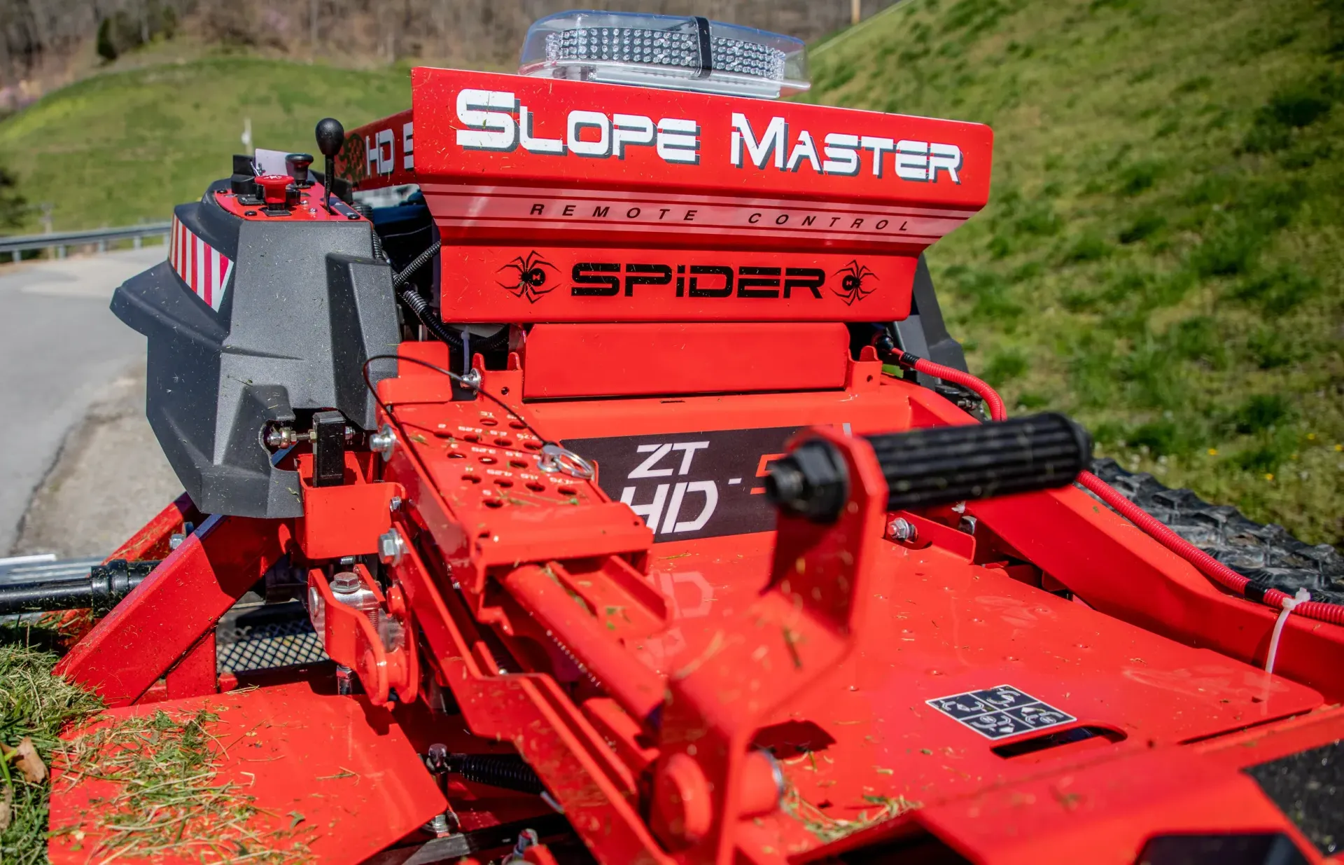Close-up frontal picture of the Slope Master Innovations Spyder Model. 