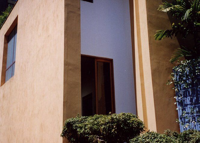 Modern Casa Roche House — New York, NY — Carlos Brillembourg Architects