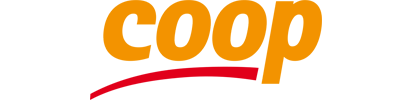 Het logo van de coöperatie in oranje tekst met een rode gebogen lijn eronder.