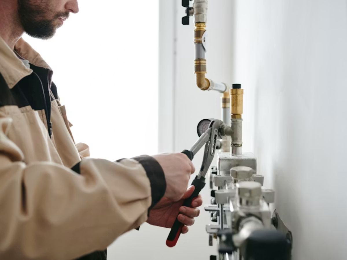 Plumber changing pipe