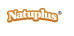 Logotipo de Naturplus con texto naranja y blanco sobre un fondo claro