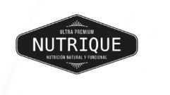 Logotipo hexagonal negro de Nutrique con texto blanco, «Ultra Premium» en pequeño encima y «Nutrition Natural y Functional» debajo
