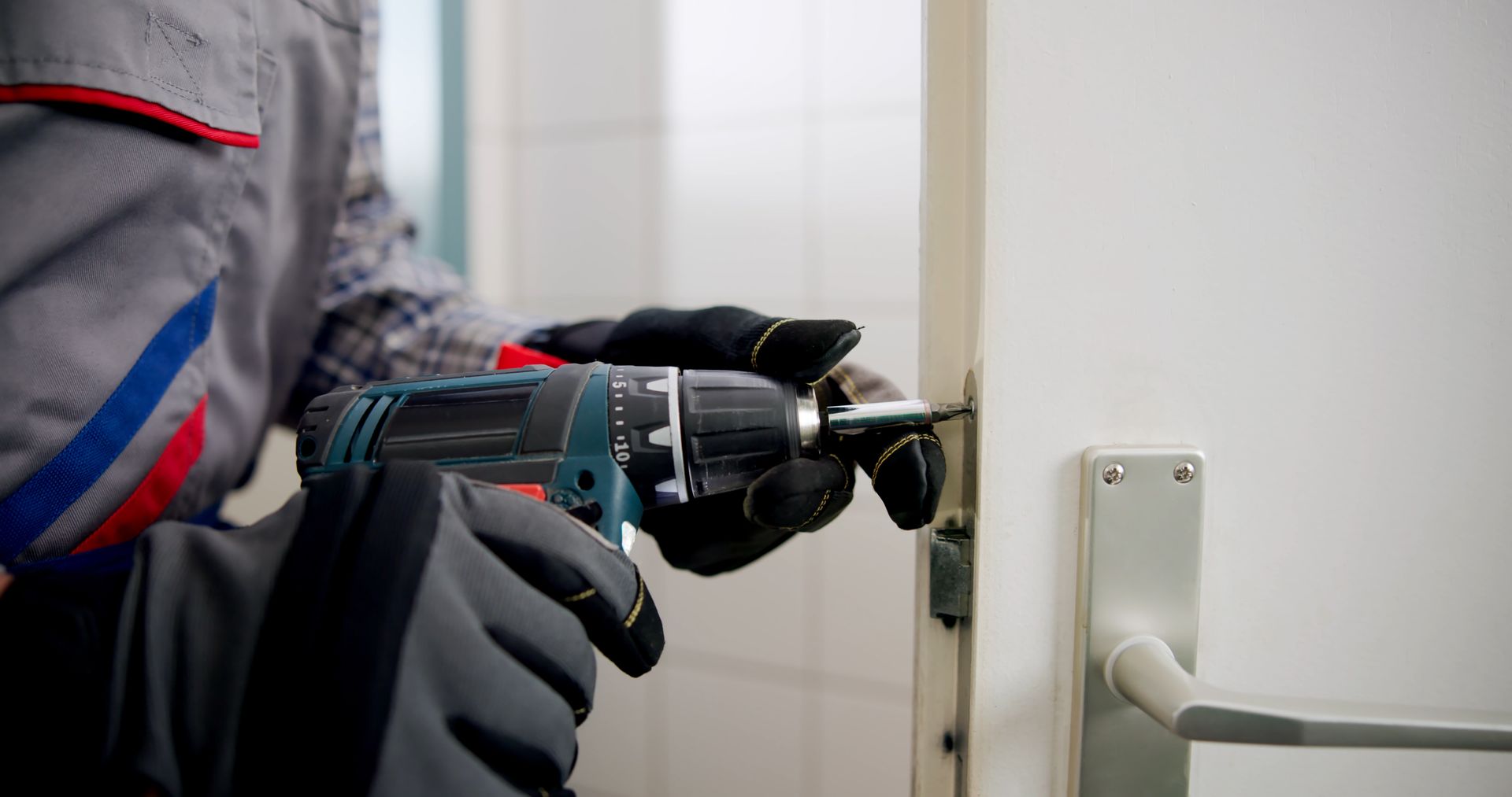 Experienced locksmith replacing a damaged door. Experienced locksmith replacing a damaged door.
