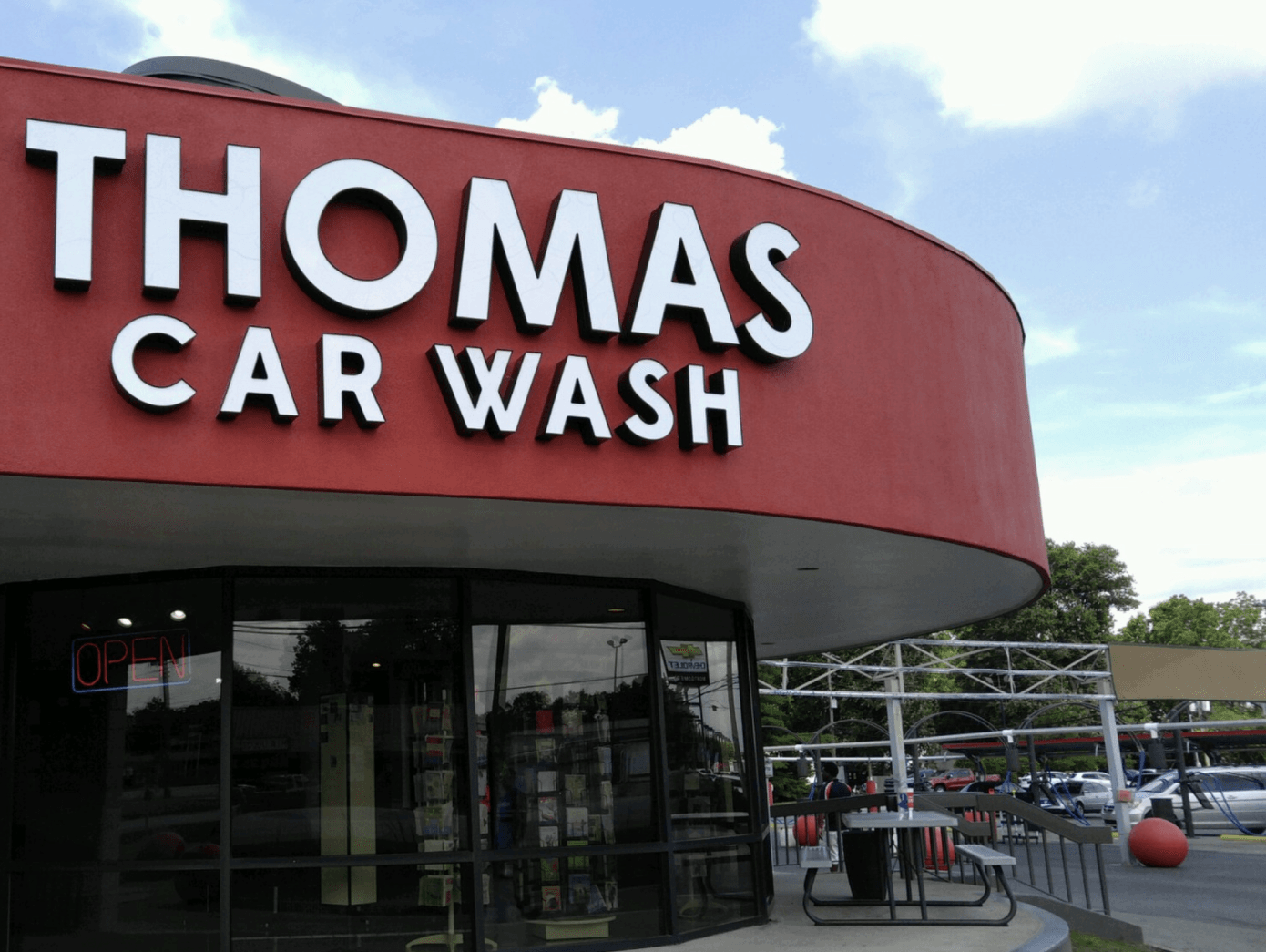 Business outside shot of Thomas Car Wash Preston Indian Trail