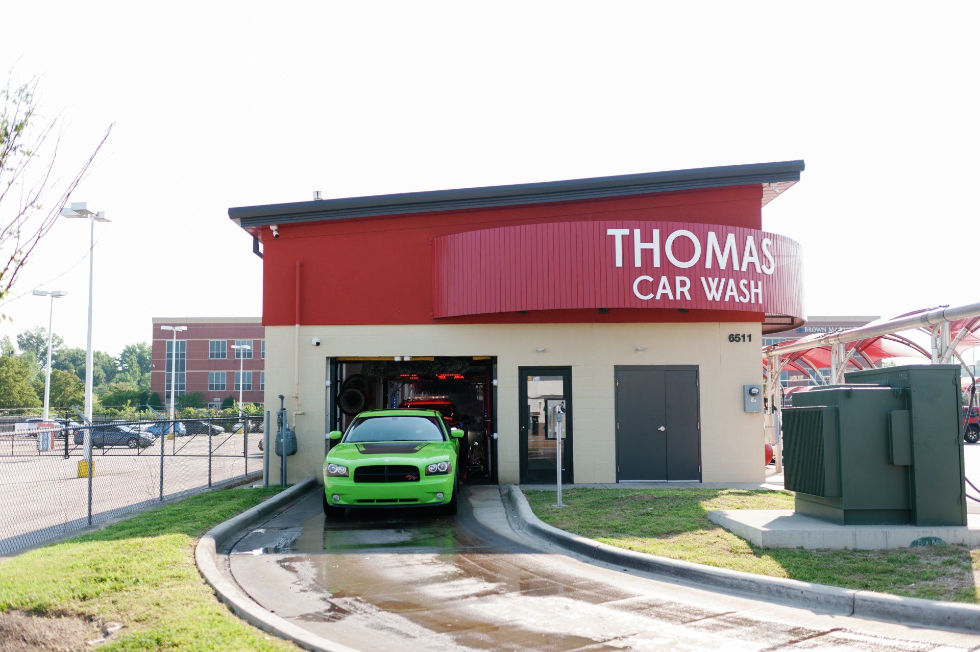Business outside shot of Thomas Car Wash Preston Highway