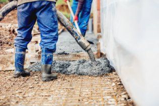 Professional concreters in Frankston VIC working on a concreting project for a residential property.
