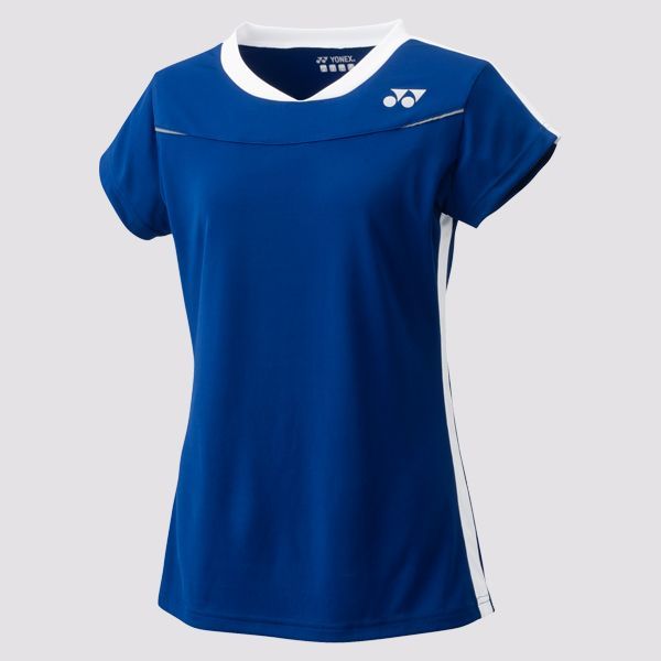 Blauw sportief T-shirt met witte bies en logo, vooraanzicht op een lichte achtergrond.