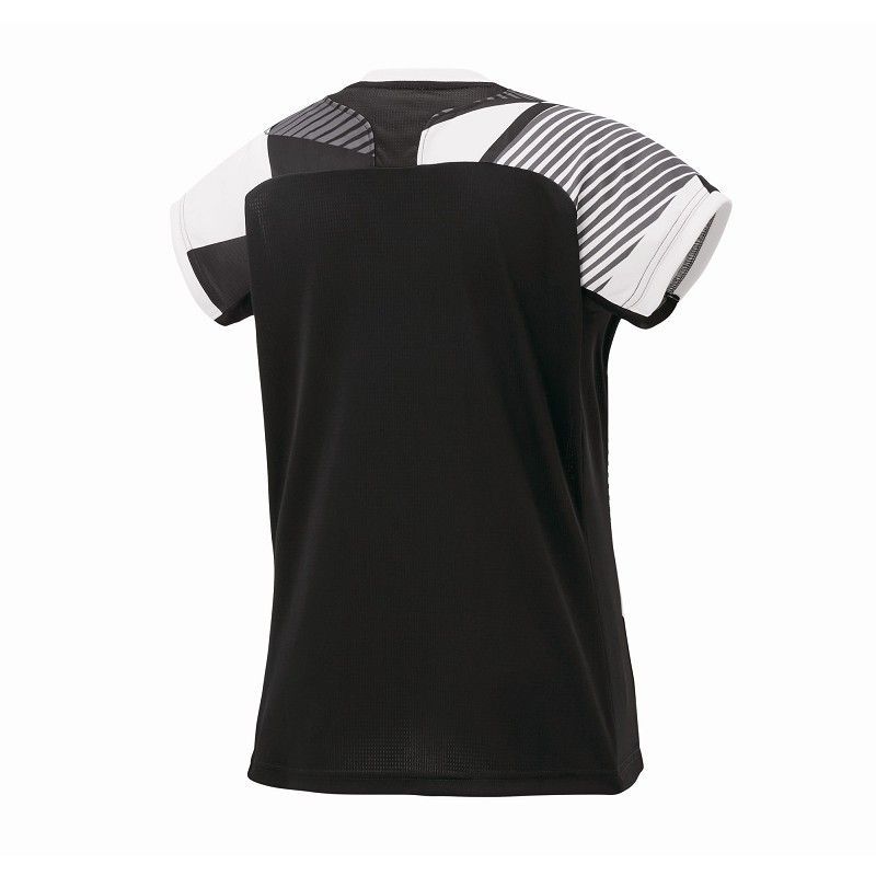 Zwart, wit en grijs sportshirt met geometrisch patroon op een effen achtergrond.