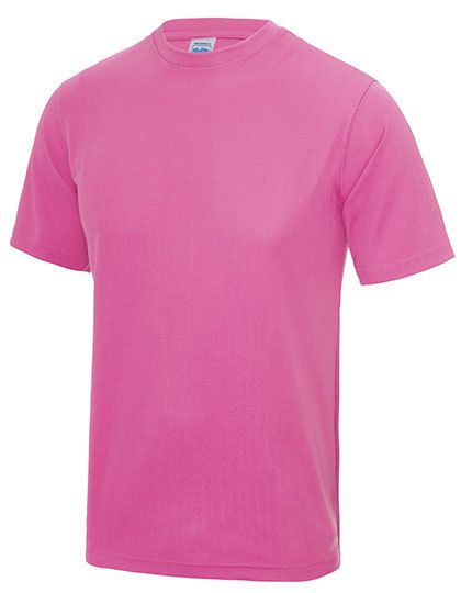 Roze T-shirt met korte mouwen en ronde hals op een witte achtergrond