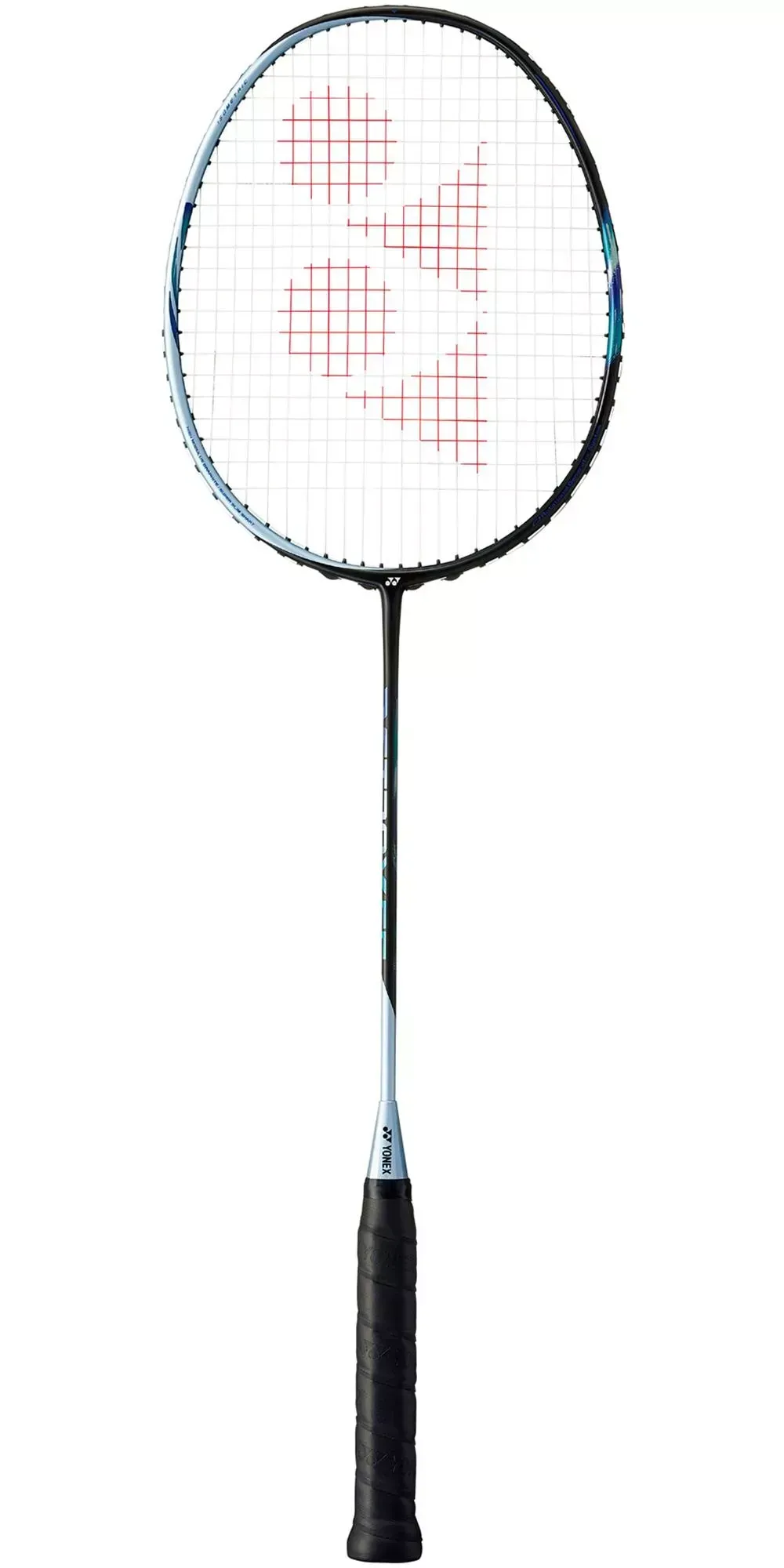 Badmintonracket met zwart handvat en rood snarenpatroon op een witte achtergrond.