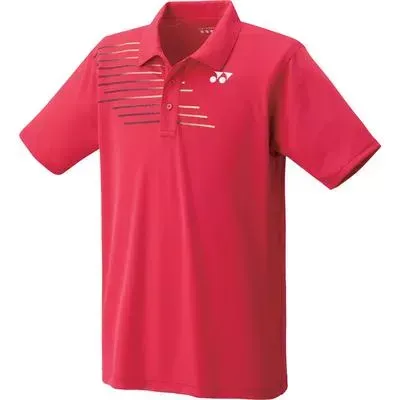 Een rood poloshirt met een wit logo op de voorkant