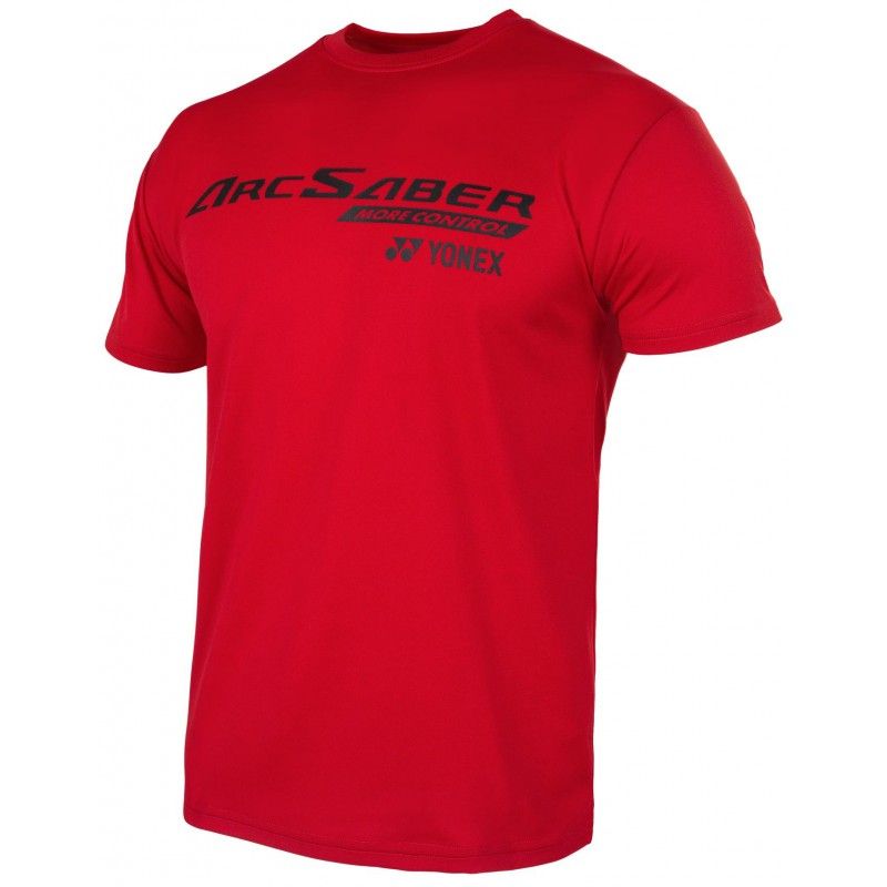 Rood Yonex ArcSaber T-shirt met zwart logo op een witte achtergrond