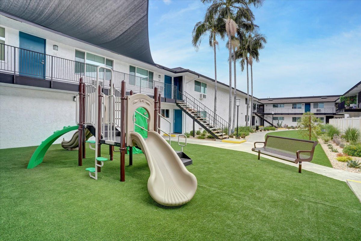 Sliding Photo Gallery Displaying Community Amenities