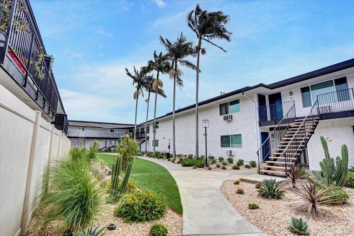 Sliding Photo Gallery Displaying Community Amenities