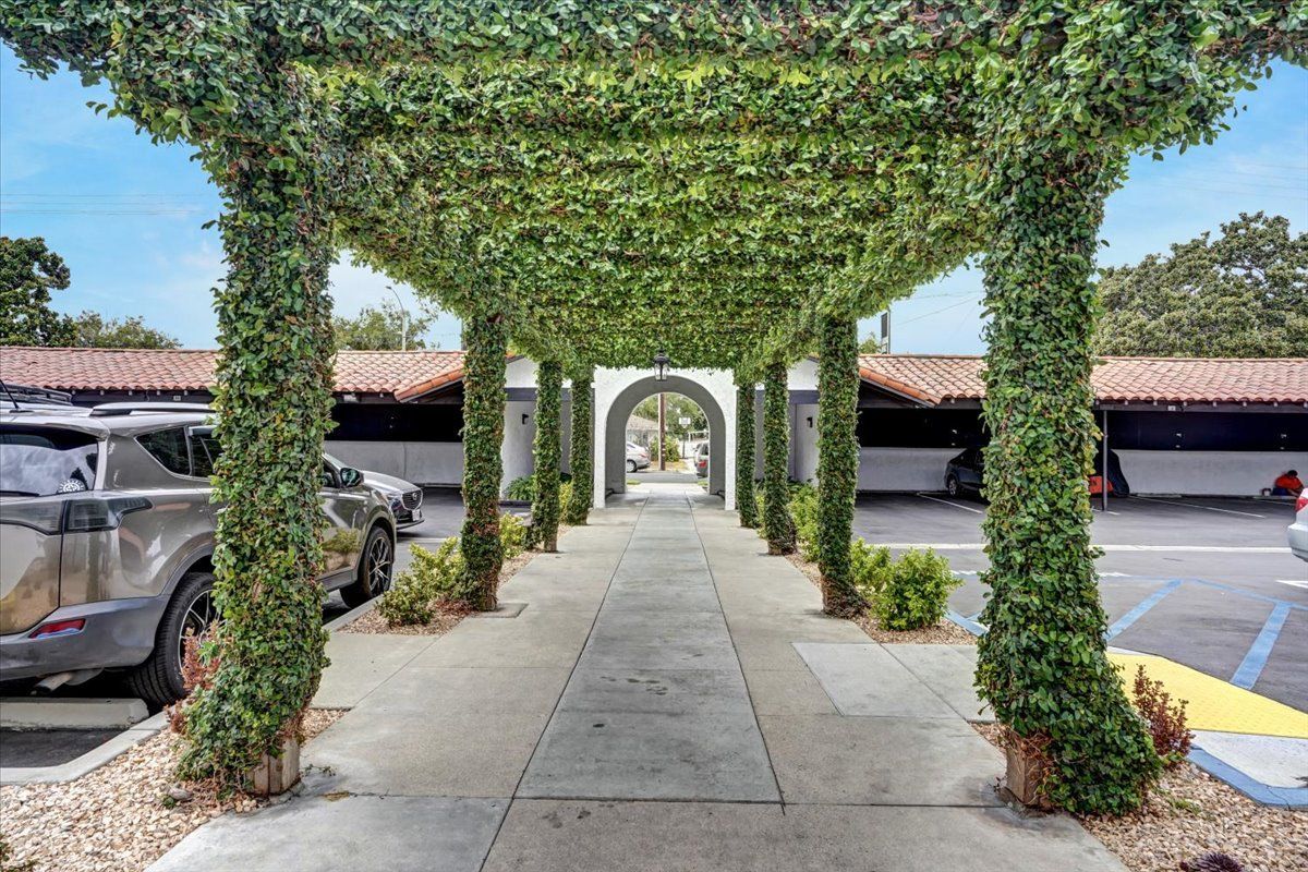 Sliding Photo Gallery Displaying Community Amenities