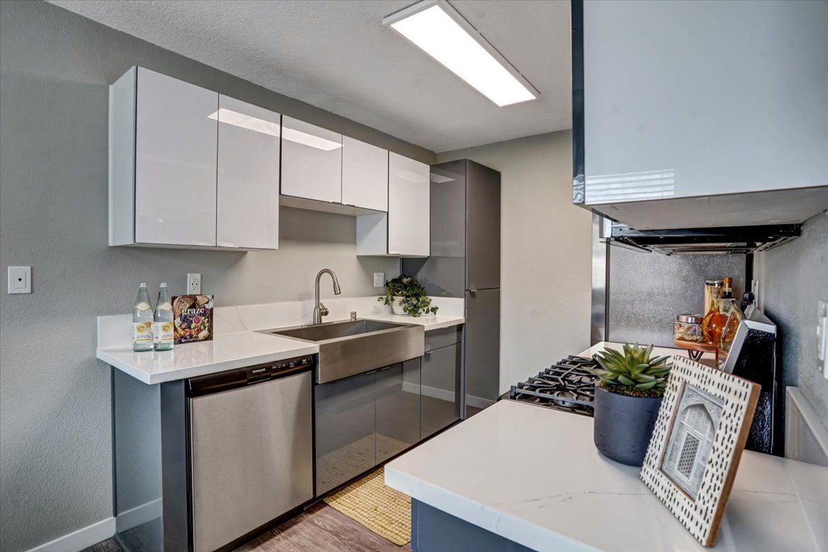 Sliding Photo Gallery Displaying Apartment Features