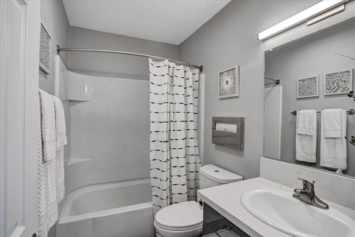 Sliding Photo Gallery Displaying Apartment Features