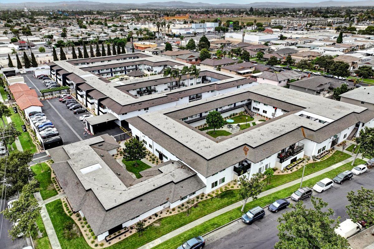 Sliding Photo Gallery Displaying Community Amenities