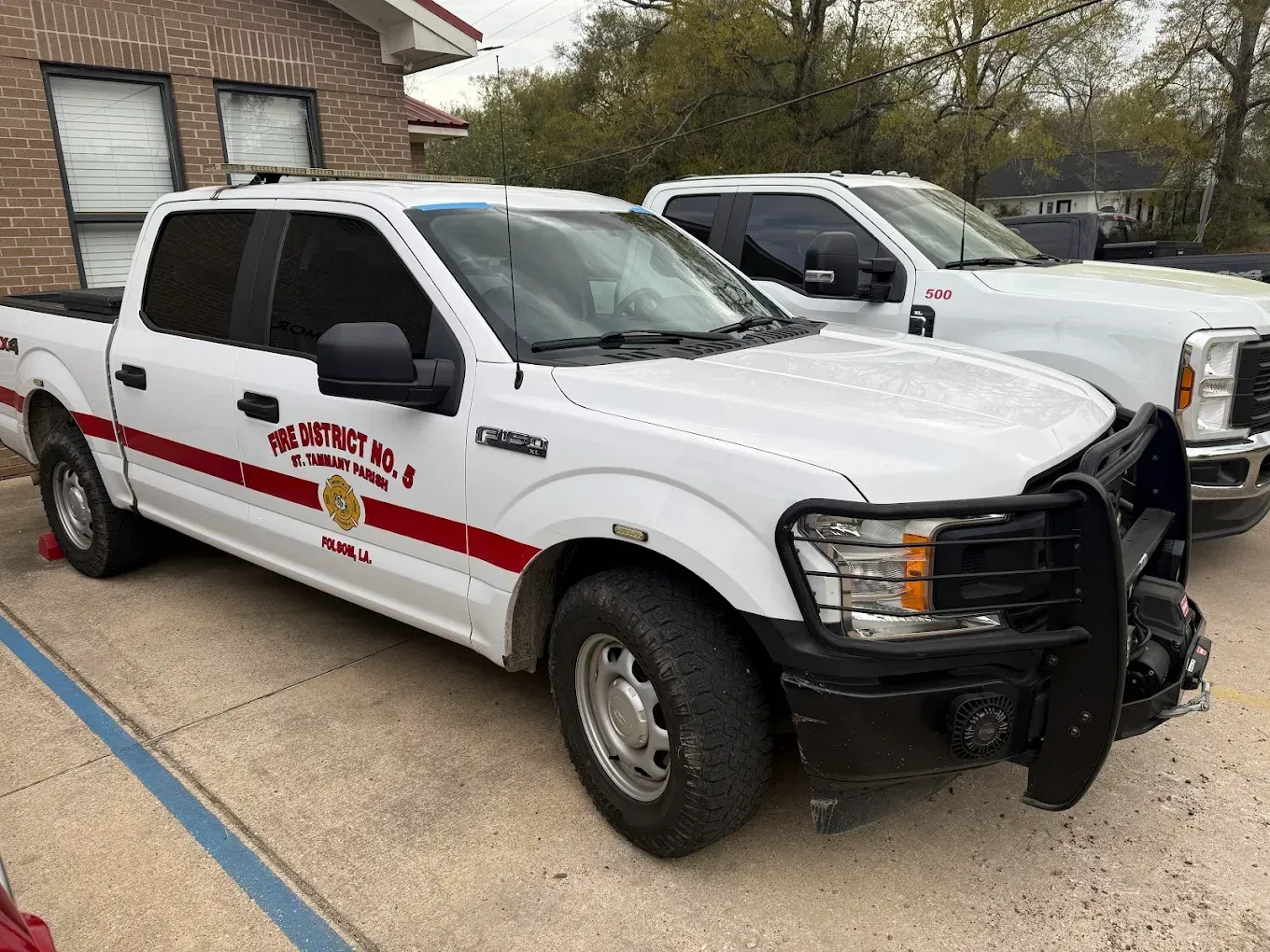 Ford F-150 auto glass replacement near Covington, LA
