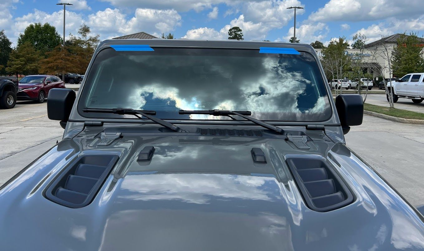 Jeep Wrangler auto glass replacement near Livingston, LA