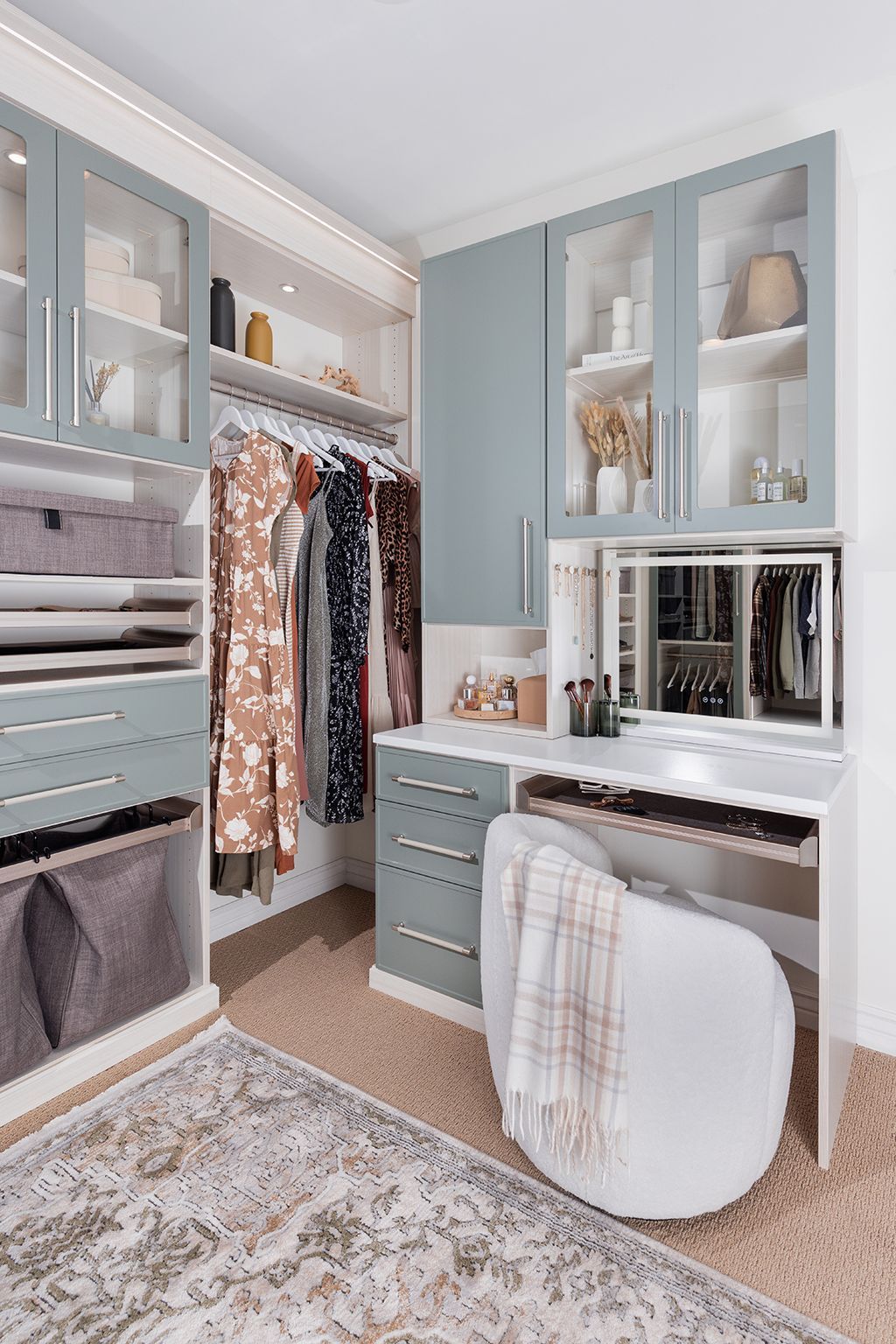 Cloud Finish, Flat Panel Walk In Closet System