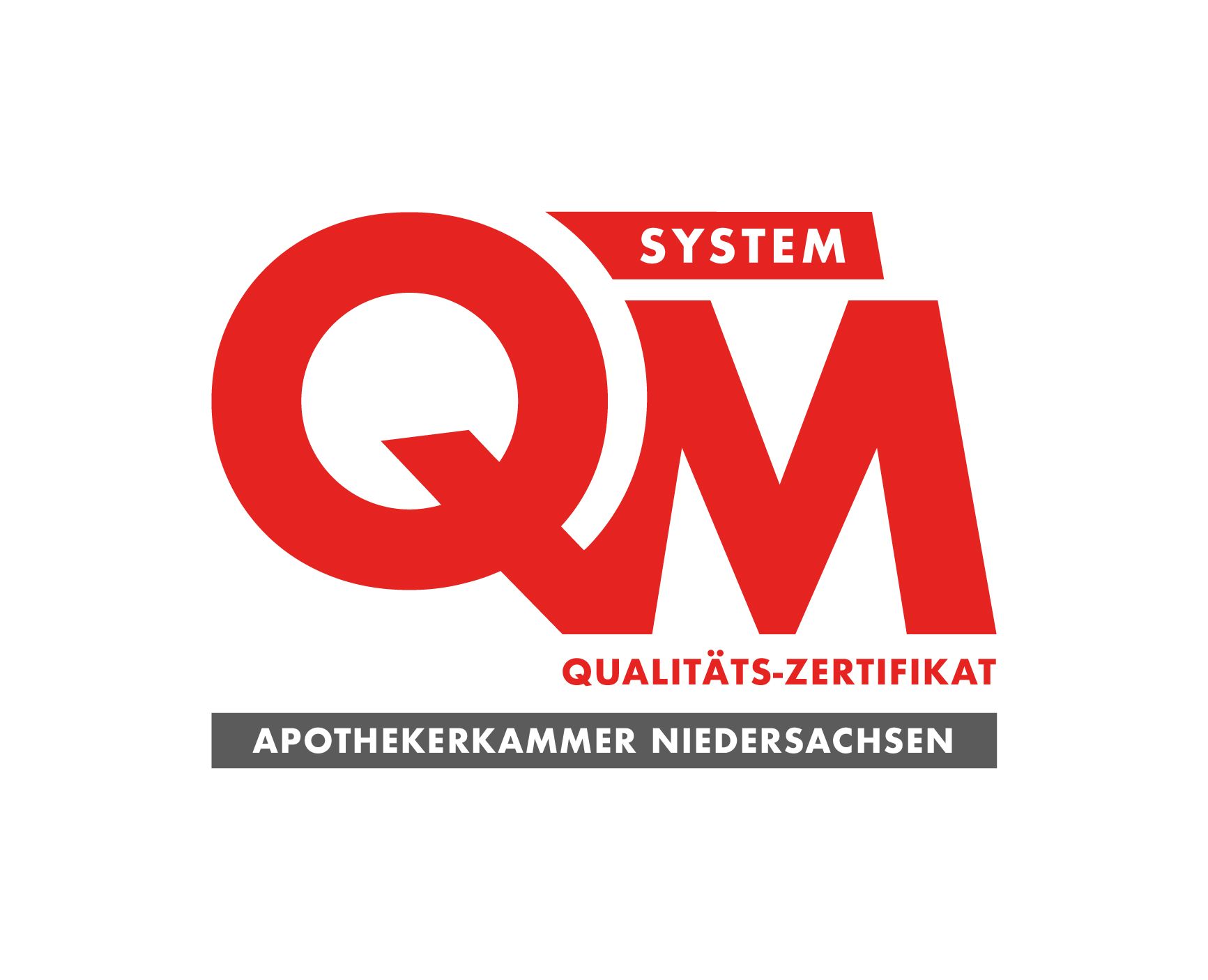 Ein rotes QM-Logo auf weißem Hintergrund