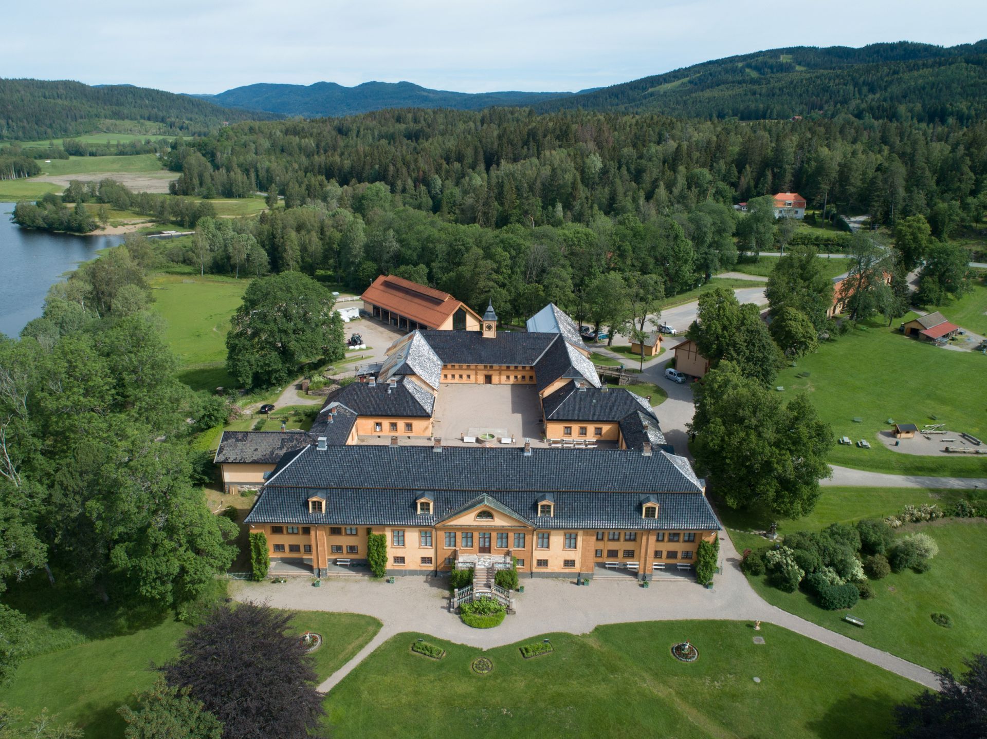 Luftfoto av et Bogstad Gård