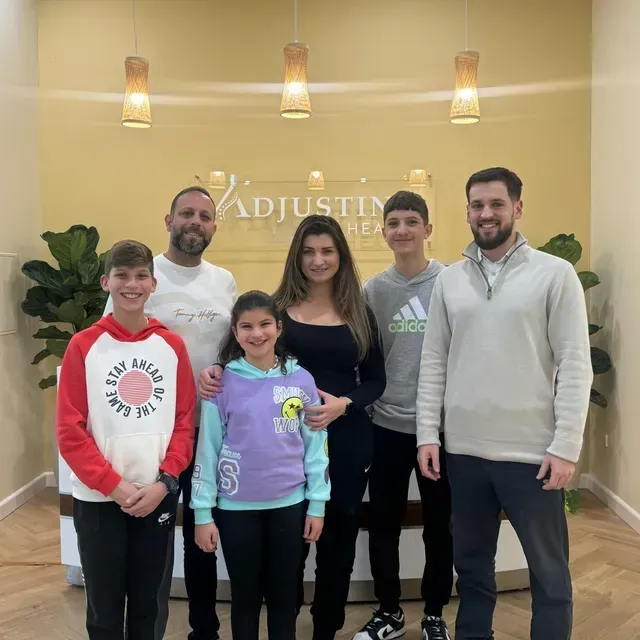 Family-chiro-care-neck-pain-for-Chiropractor-in-Smithfield