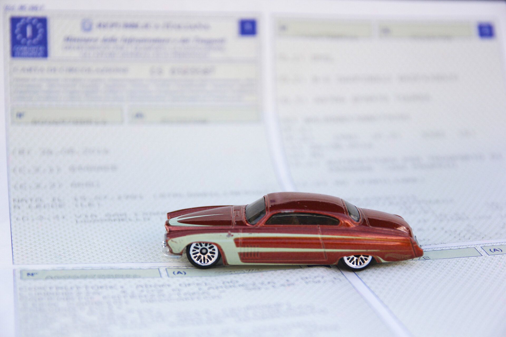 rappresentazione del passaggio di proprietà auto