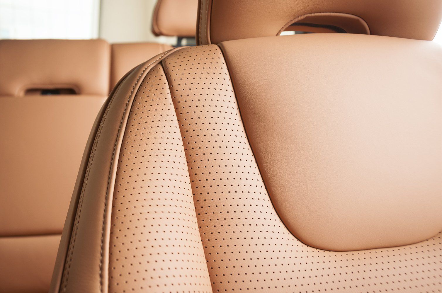 Un gros plan de la banquette arrière d'une voiture