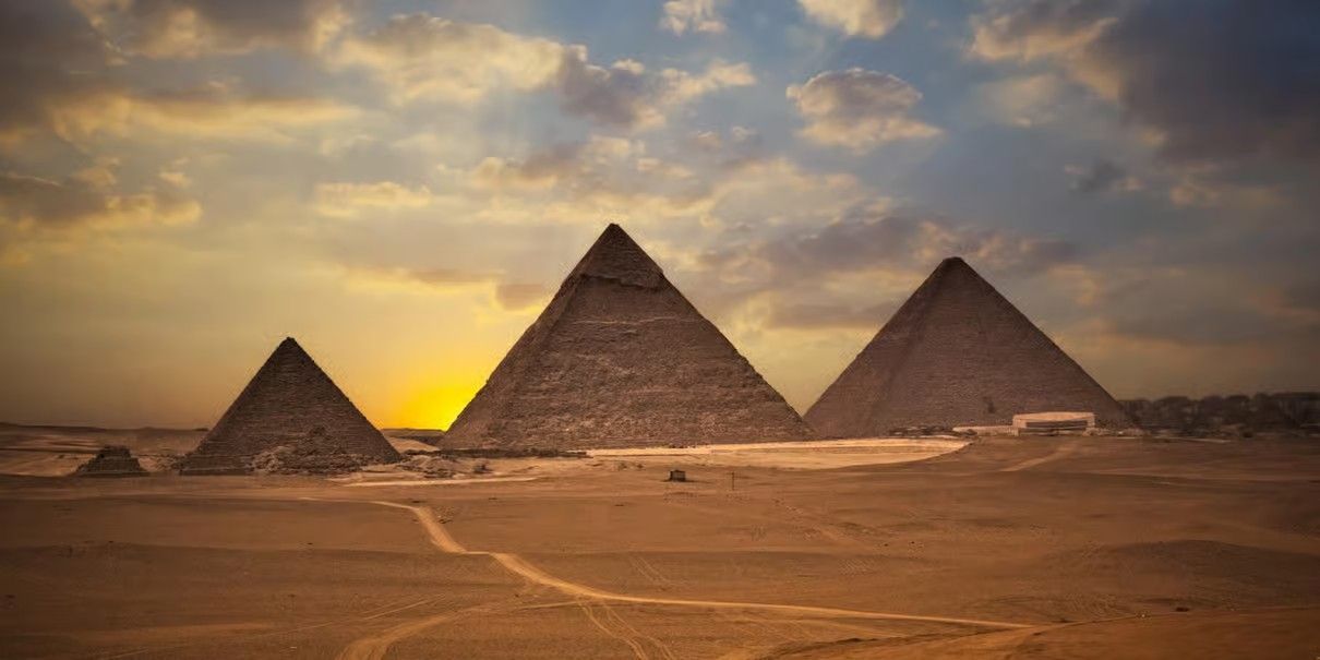 Giza Pyramids and Great Sphinx during a Cairo day trip from Hurghada by flight