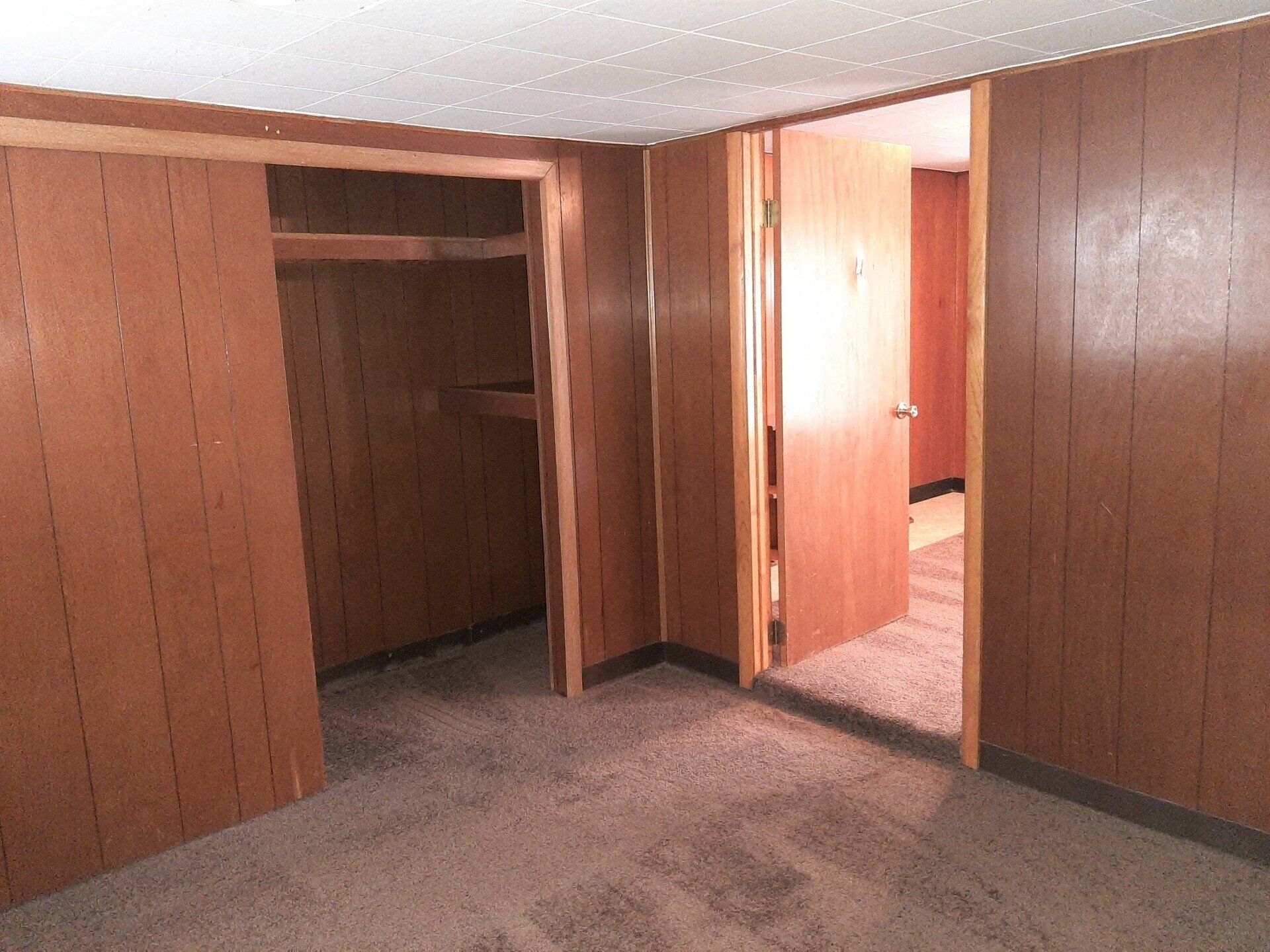 122 S Maple bedroom