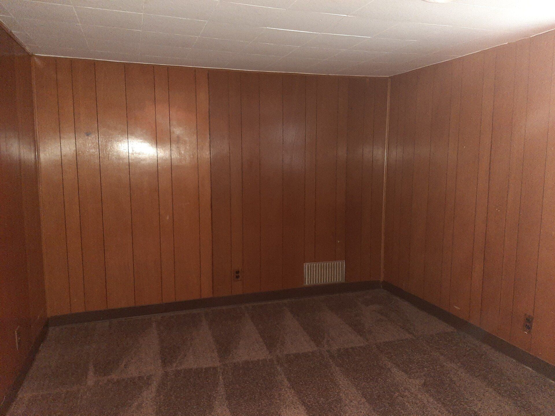 122 S Maple bedroom