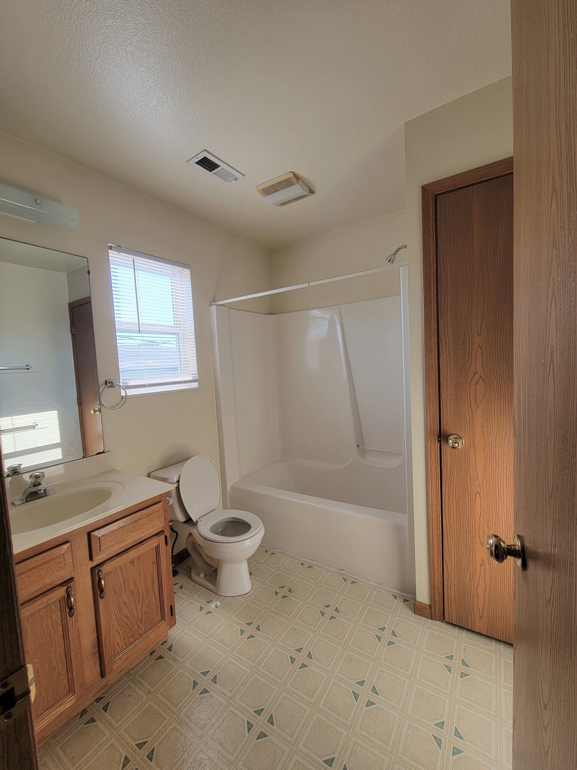 Falcon Square Apartments 712 bathroom