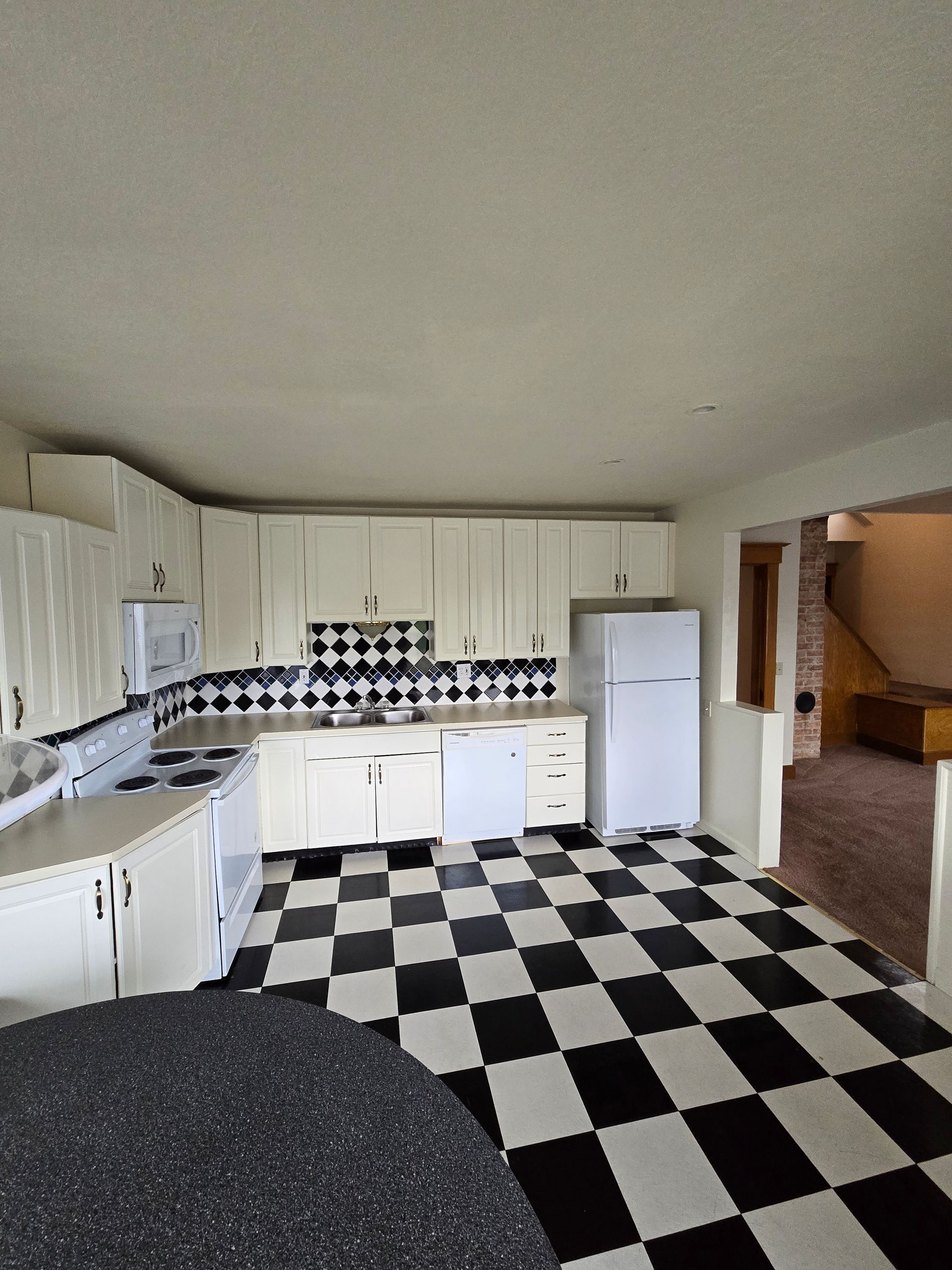 UC315.5 - Kitchen